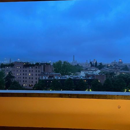 Apartamento Attico Con Vista Spettacolare E Jacuzzi Bolonia Exterior foto