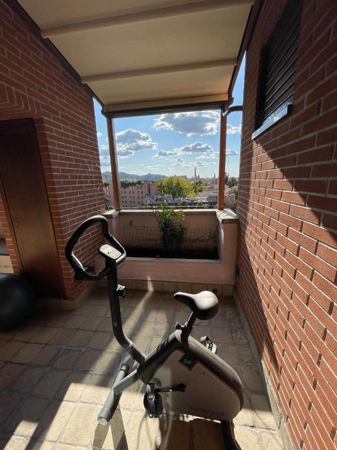 Apartamento Attico Con Vista Spettacolare E Jacuzzi Bolonia Exterior foto