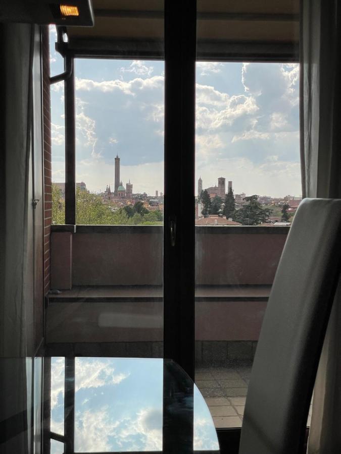 Apartamento Attico Con Vista Spettacolare E Jacuzzi Bolonia Exterior foto