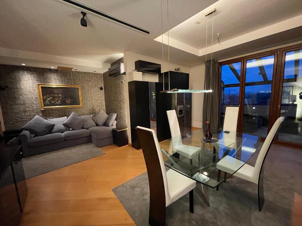 Apartamento Attico Con Vista Spettacolare E Jacuzzi Bolonia Exterior foto