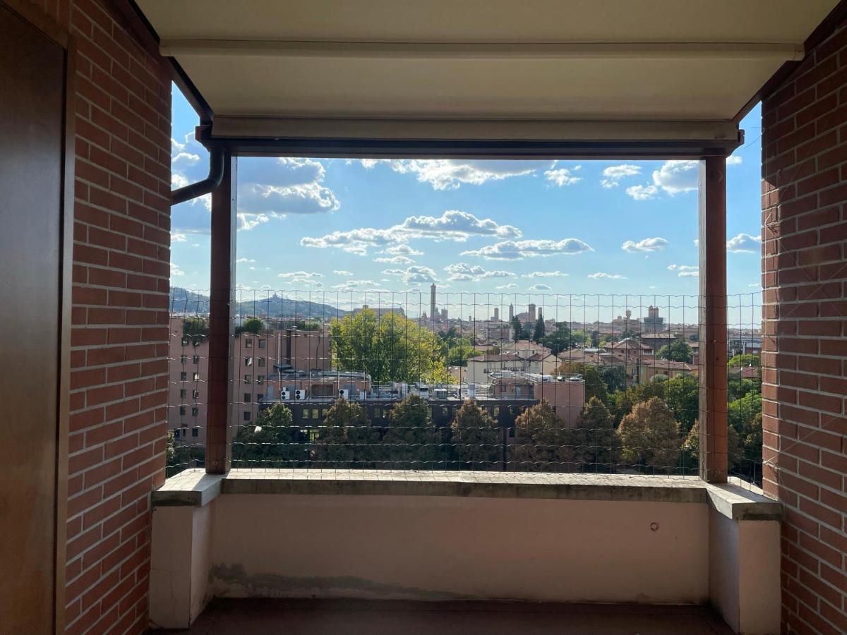 Apartamento Attico Con Vista Spettacolare E Jacuzzi Bolonia Exterior foto