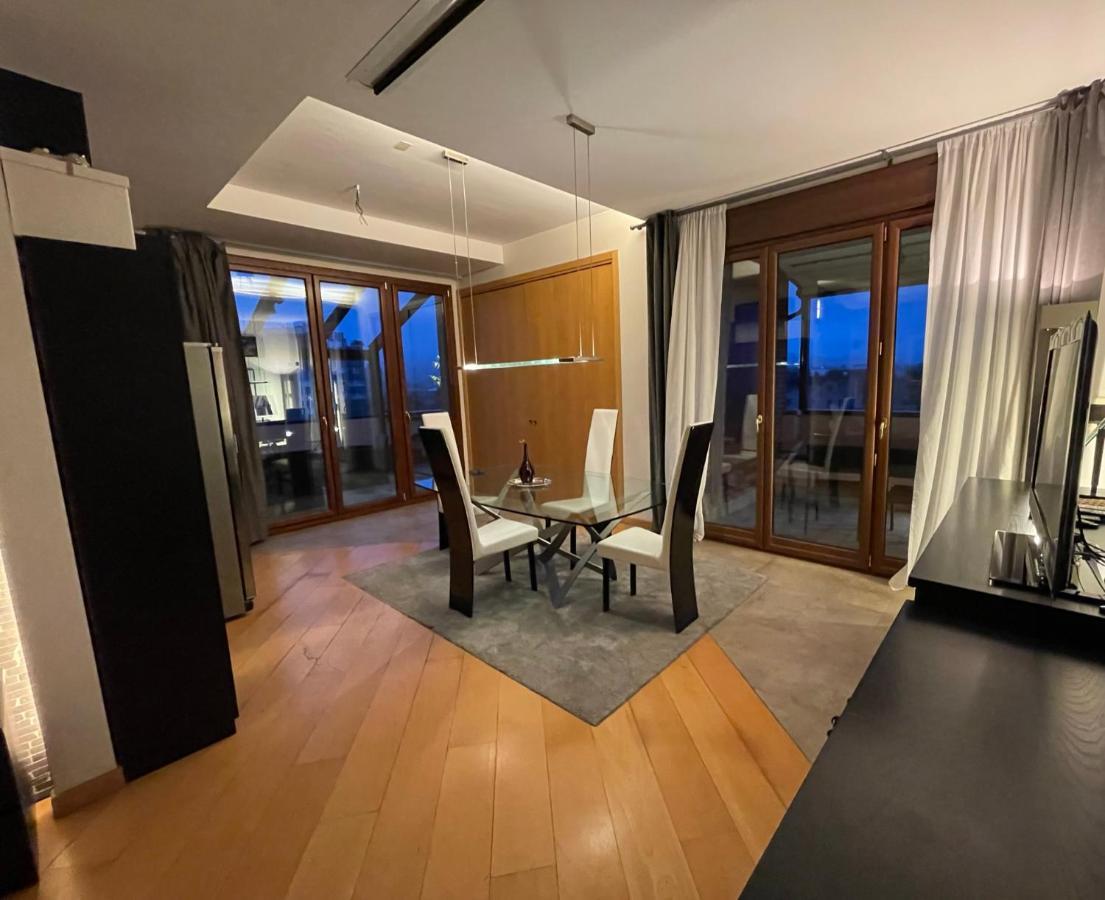 Apartamento Attico Con Vista Spettacolare E Jacuzzi Bolonia Exterior foto