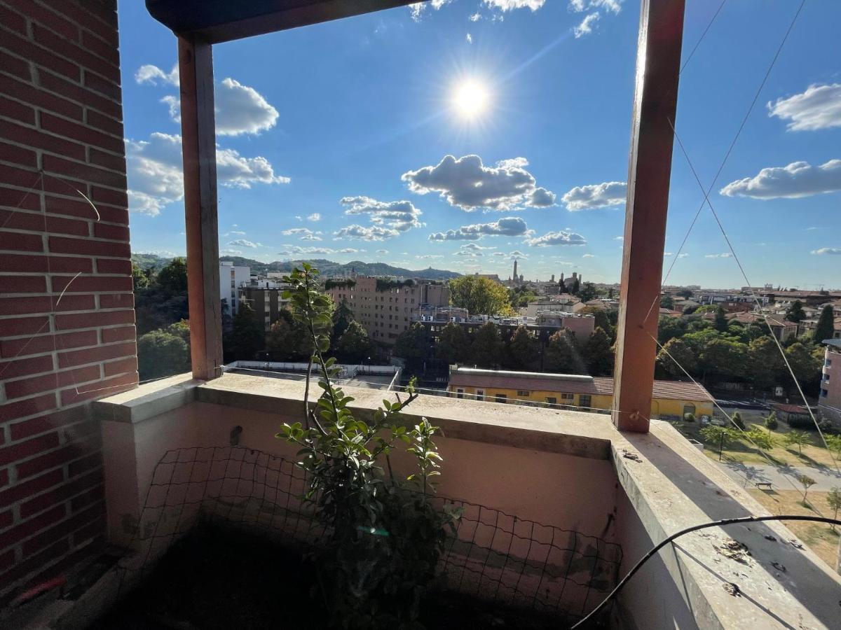 Apartamento Attico Con Vista Spettacolare E Jacuzzi Bolonia Exterior foto