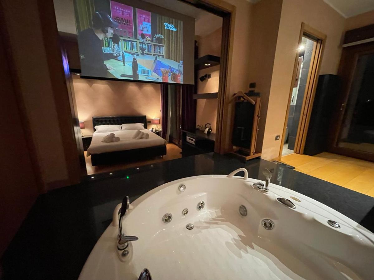 Apartamento Attico Con Vista Spettacolare E Jacuzzi Bolonia Exterior foto