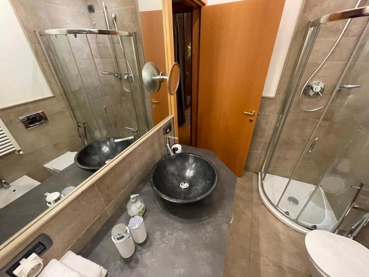 Apartamento Attico Con Vista Spettacolare E Jacuzzi Bolonia Exterior foto