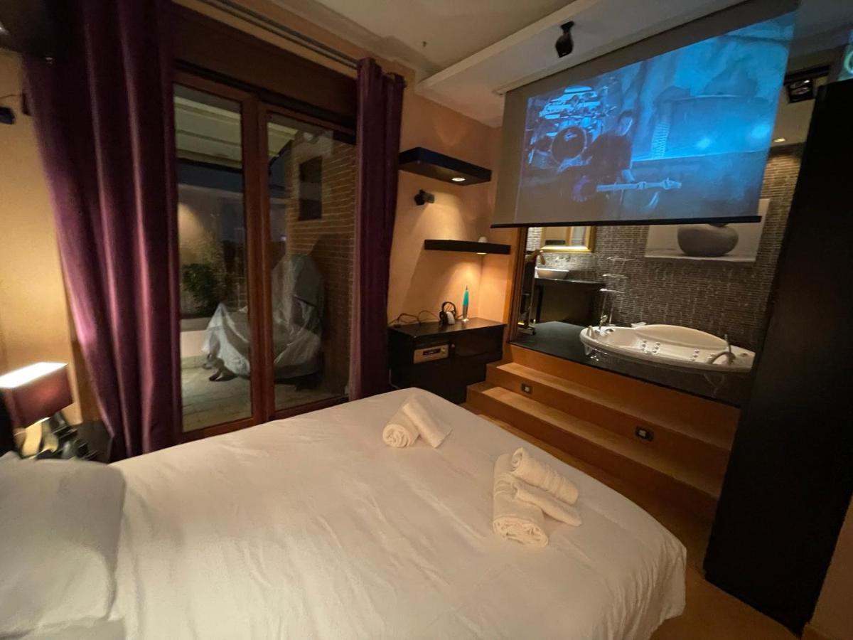 Apartamento Attico Con Vista Spettacolare E Jacuzzi Bolonia Exterior foto