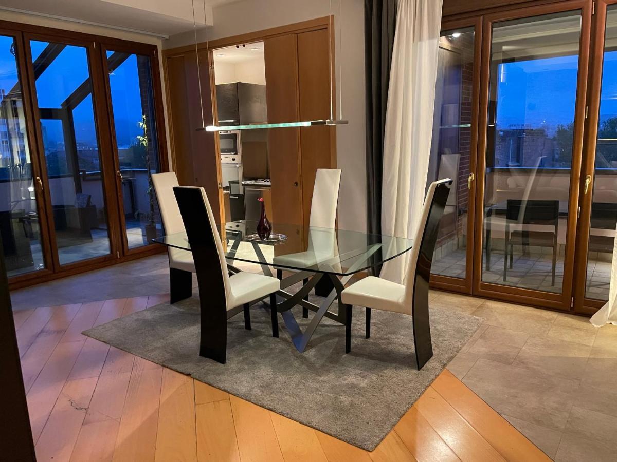 Apartamento Attico Con Vista Spettacolare E Jacuzzi Bolonia Exterior foto
